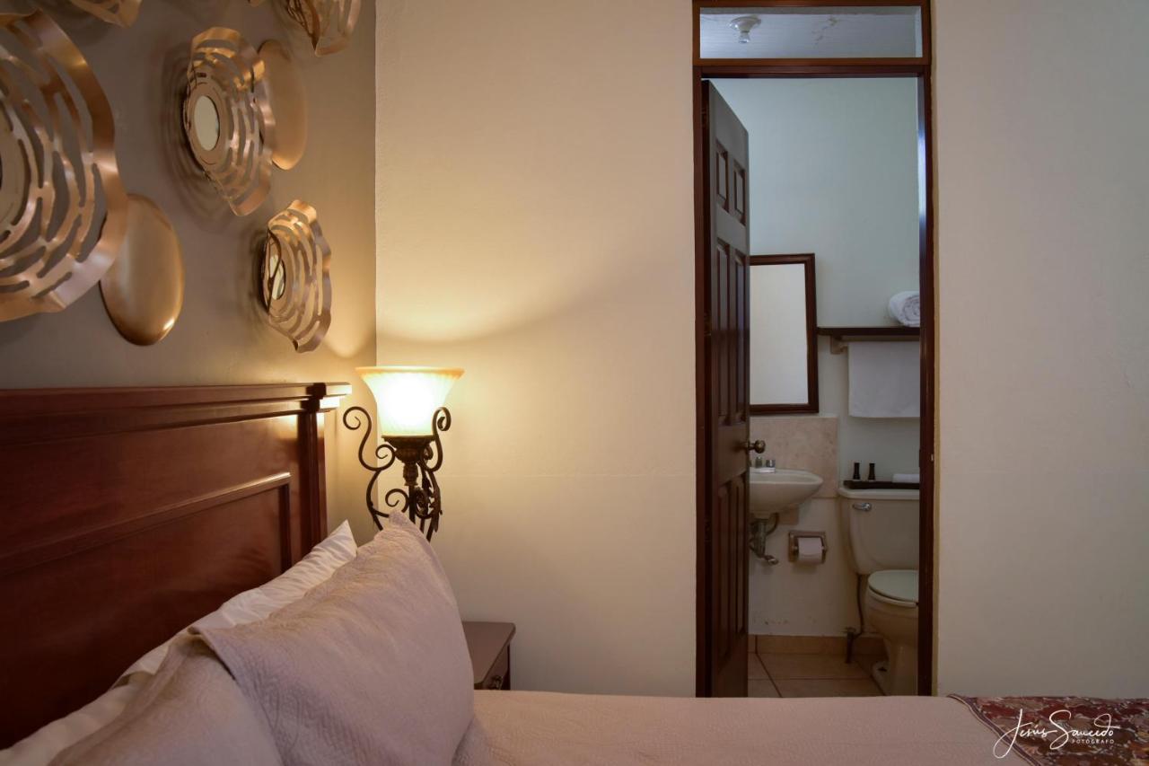 Del Centro Hotel 贝纳尔 外观 照片