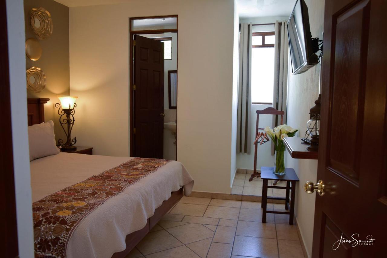 Del Centro Hotel 贝纳尔 外观 照片