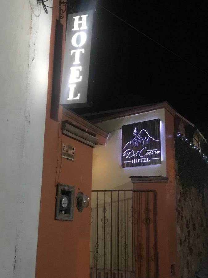 Del Centro Hotel 贝纳尔 外观 照片